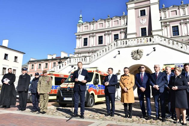 dsc 4309 Poświęcenie i przekazanie nowych ambulansów oraz wręczenie odznaczeń medykom [ZDJĘCIA]