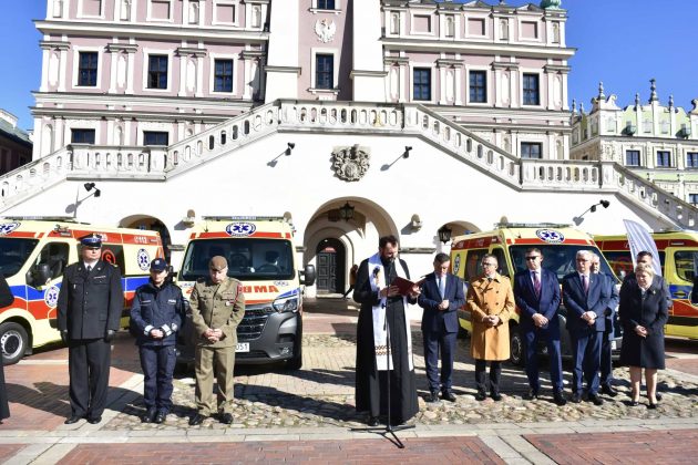 dsc 4311 Poświęcenie i przekazanie nowych ambulansów oraz wręczenie odznaczeń medykom [ZDJĘCIA]