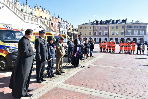 dsc 4313 Poświęcenie i przekazanie nowych ambulansów oraz wręczenie odznaczeń medykom [ZDJĘCIA]