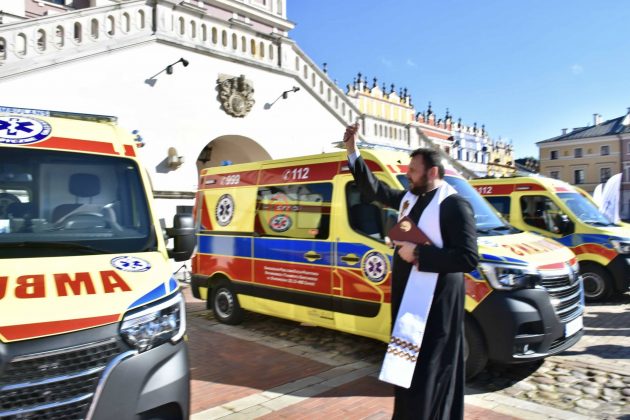 dsc 4319 Poświęcenie i przekazanie nowych ambulansów oraz wręczenie odznaczeń medykom [ZDJĘCIA]