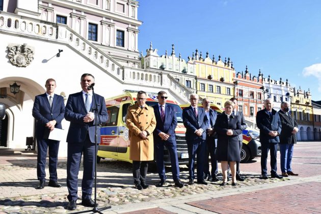 dsc 4333 Poświęcenie i przekazanie nowych ambulansów oraz wręczenie odznaczeń medykom [ZDJĘCIA]