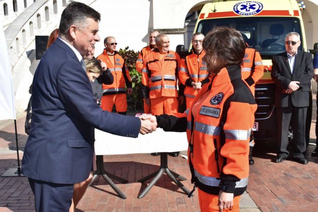 dsc 4369 Poświęcenie i przekazanie nowych ambulansów oraz wręczenie odznaczeń medykom [ZDJĘCIA]