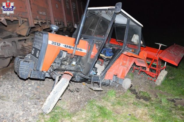 361 191571 Ciągnikiem rolniczym wjechał wprost pod pociąg