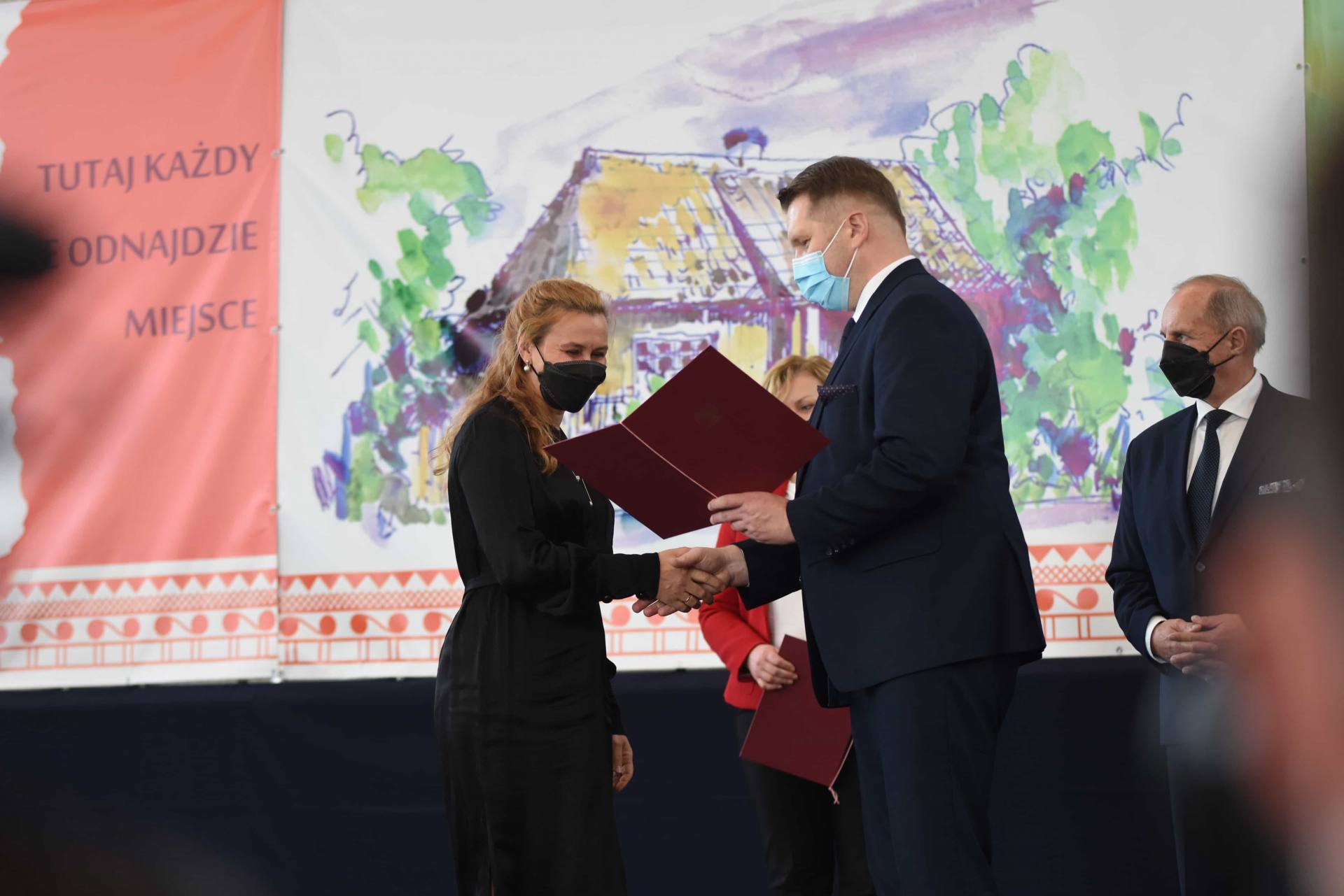 dsc 7064 Nauczyciele i pracownicy oświaty uhonorowani. Relacja z regionalnych obchodów Dnia Edukacji Narodowej.