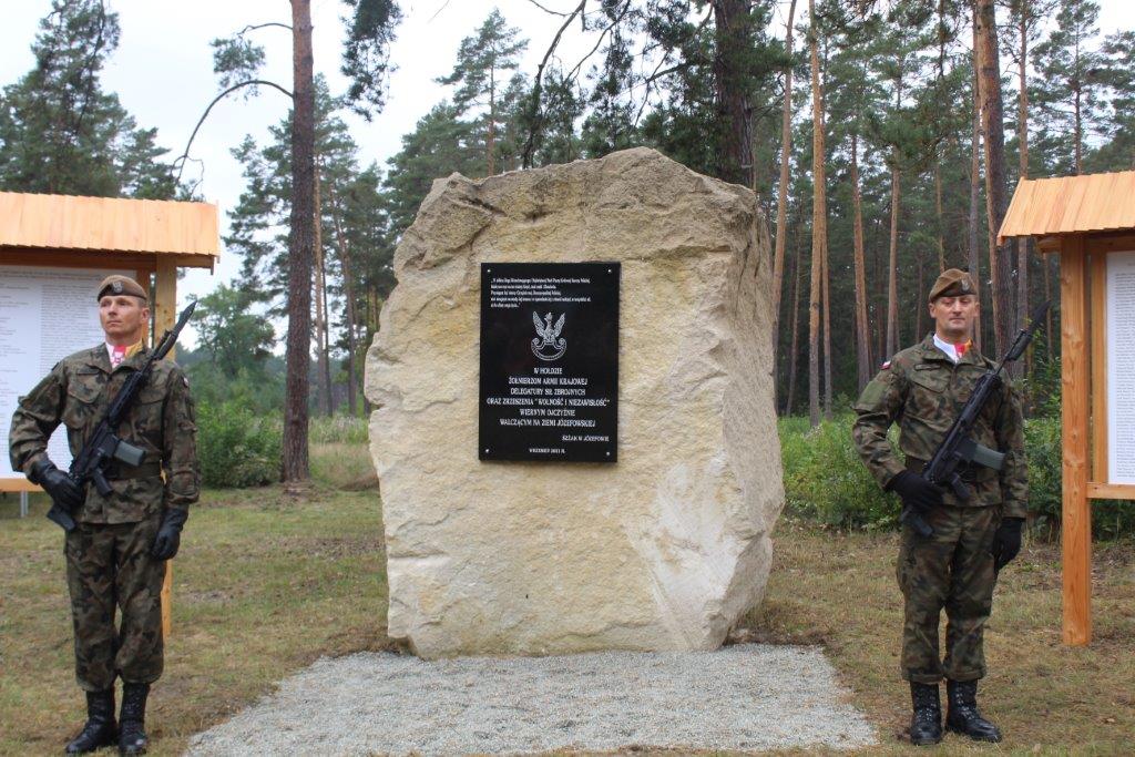 img 7083 Uroczystość odsłonięcia pomnika Bohaterów Ziemi Józefowskiej