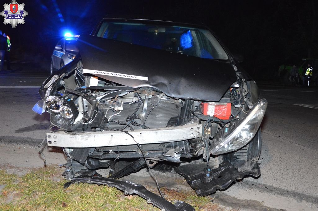 361 192824 Poważny wypadek w Nieliszu. Kierowca zignorował znak "STOP".