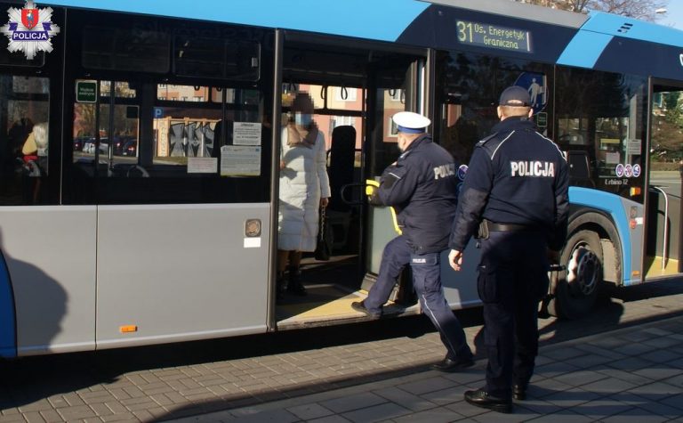 Policjanci troszczą się o zdrowie mieszkańców i przeprowadzają kontrolę (ZDJĘCIA)