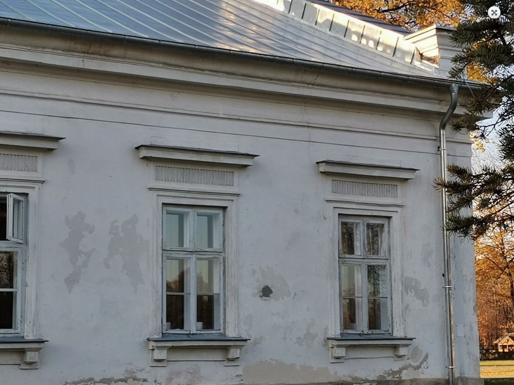 zrzut ekranu 2021 11 4 o 094701 Zakończono prace remontowo – konserwatorskie dachu internatu Technikum im. Jana Zamoyskiego w Zwierzyńcu