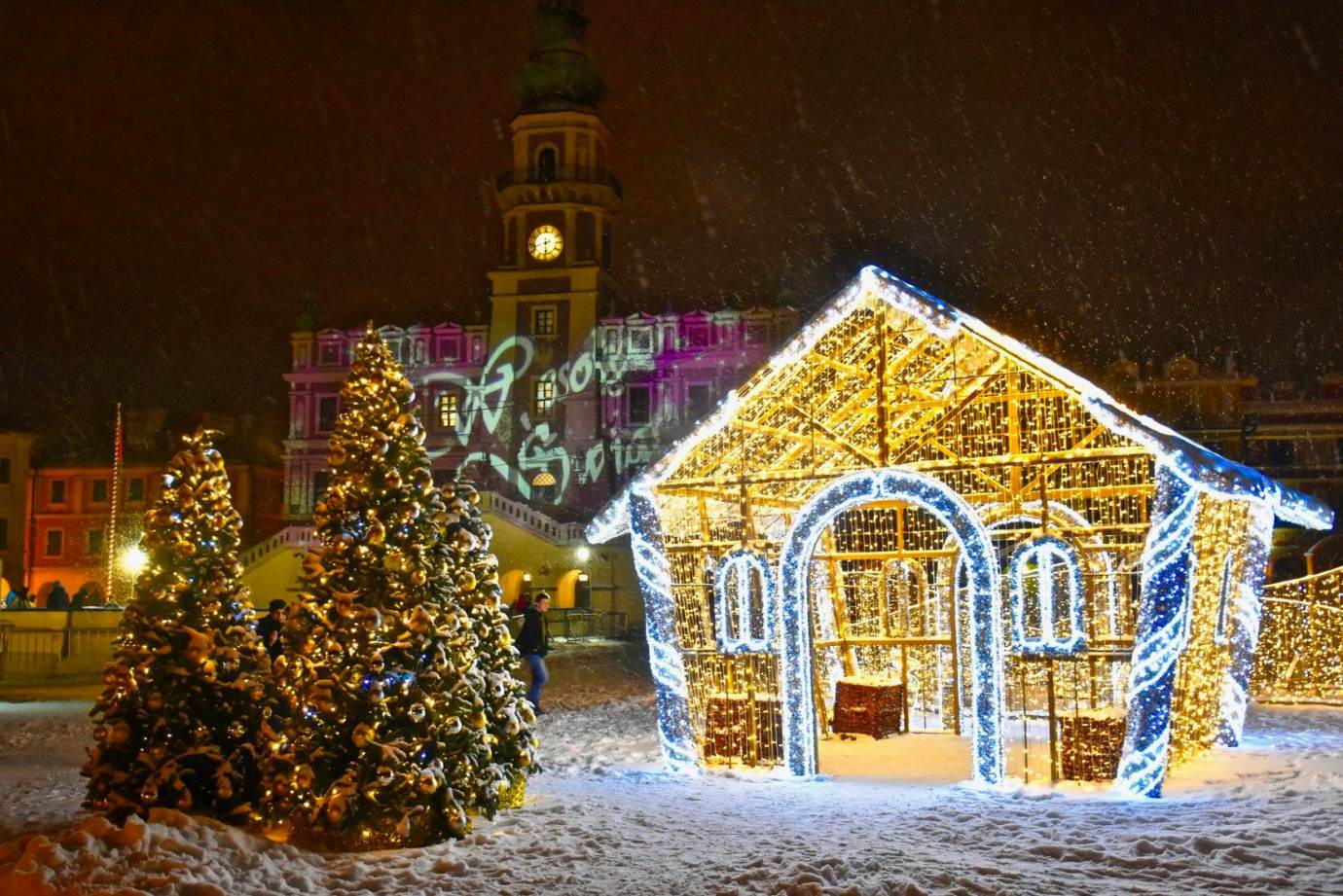 49397748 2283106681959456 2956919502501052416 o Świąteczne nowości rozświetlą Rynek Wielki w Zamościu