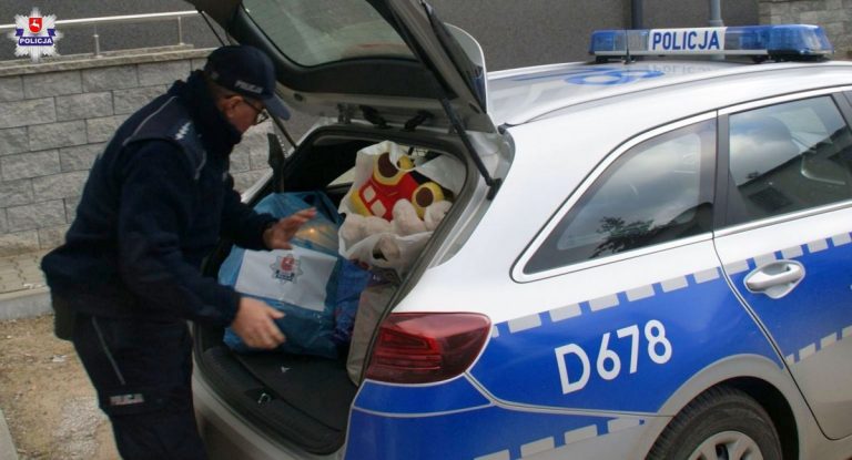 ZAMOŚĆ: Policjanci przekazali prezenty dla dzieci