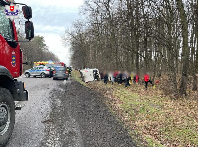 68 195847 Groźny wypadek autokaru. 11 osób w szpitalu