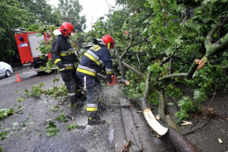 46b 770x513 1 Wichury w Zamościu i regionie. Strażacy usuwają szkody.