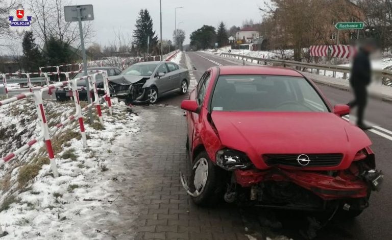 Groźny wypadek z udziałem trzech aut