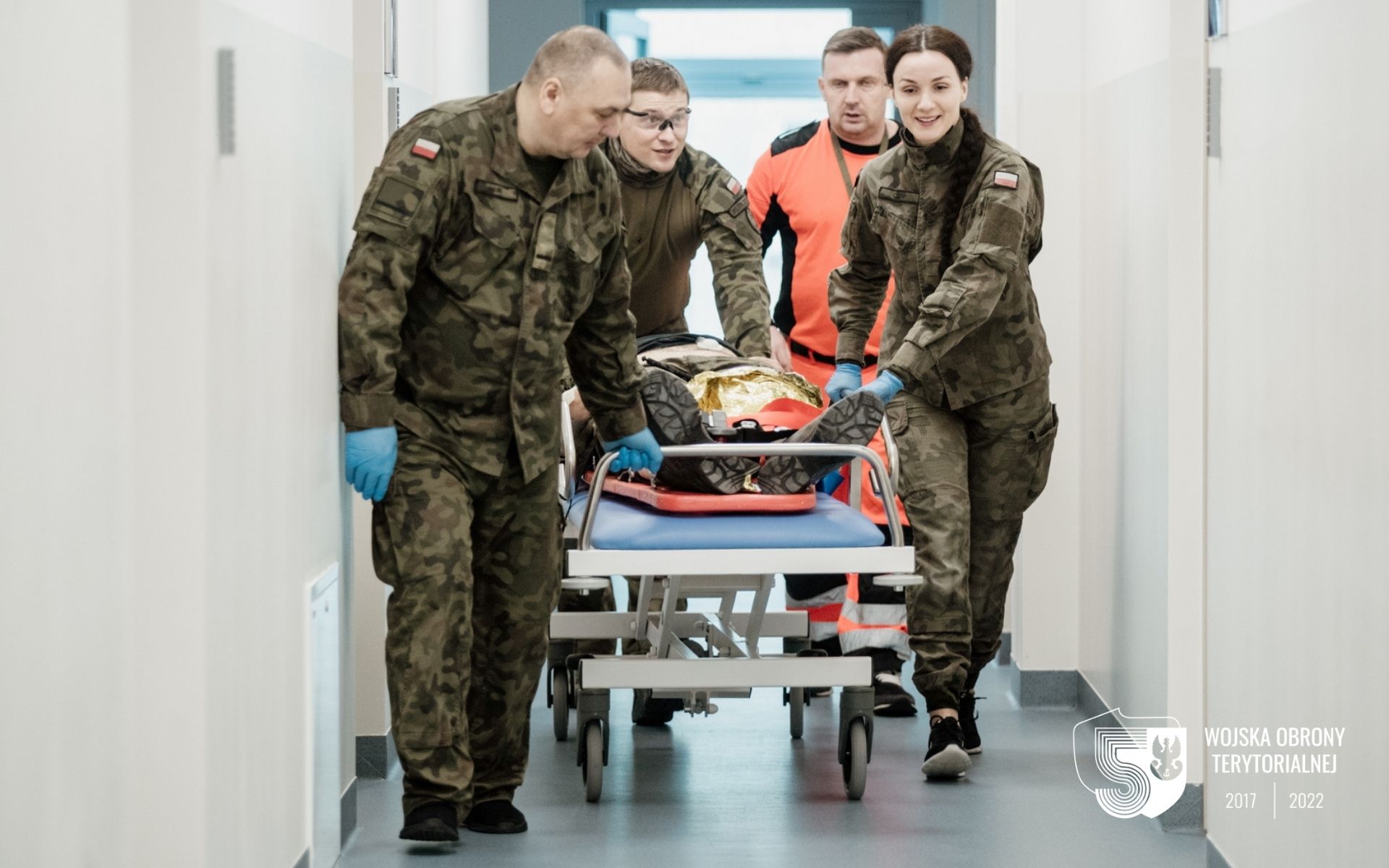 cwiczenia z medycyny ratunkowej 2 Terytorialsi szkolili się z ratownictwa medycznego na Akademii Zamojskiej
