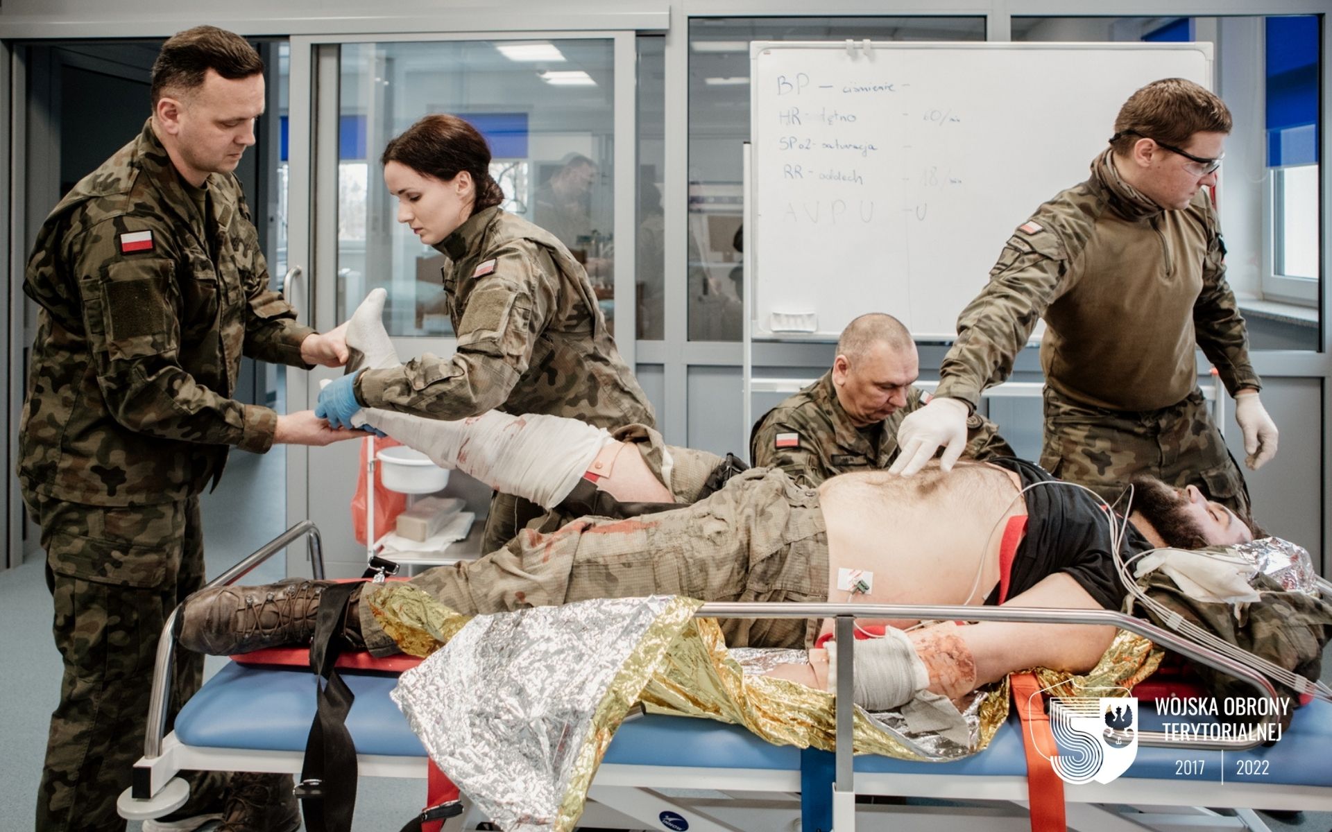 cwiczenia z medycyny ratunkowej 3 Terytorialsi szkolili się z ratownictwa medycznego na Akademii Zamojskiej
