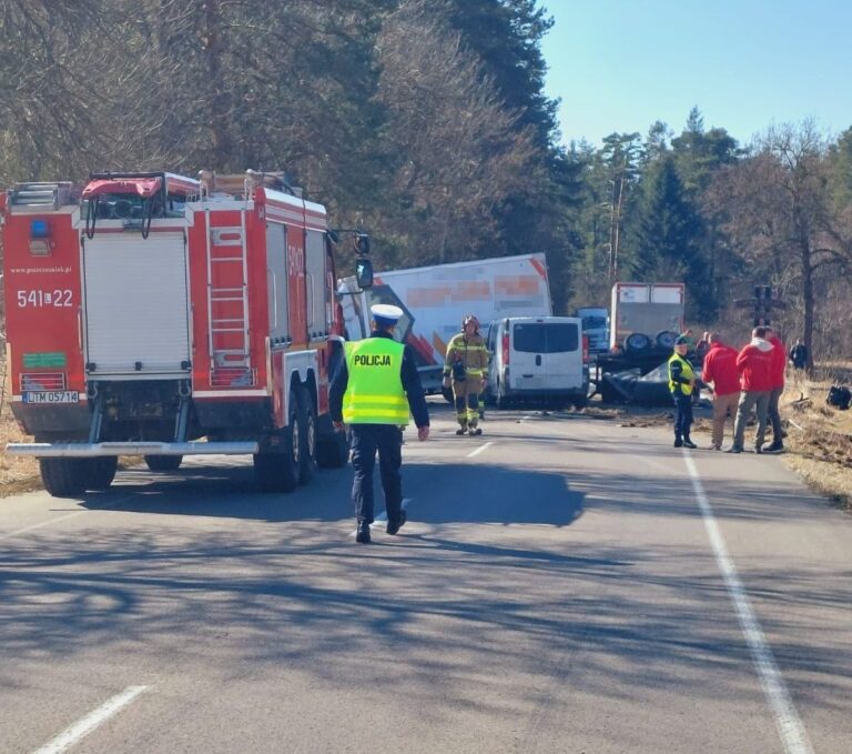 Pijany kierowca najechał na wypadek.