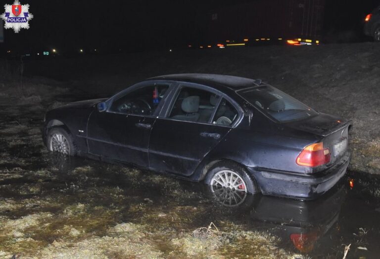 SITANIEC: Pijany kierowca BMW “zaparkował” w rowie