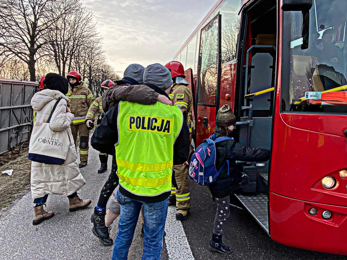 68 198368 g Wypadek autobusu z uchodźcami. 73 osoby podróżowały do Warszawy