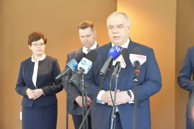 dsc 2742 Wicepremier Sasin i Minister Czarnek w Zamościu. Powstanie oddział przygotowawczy dla dzieci z Ukrainy.