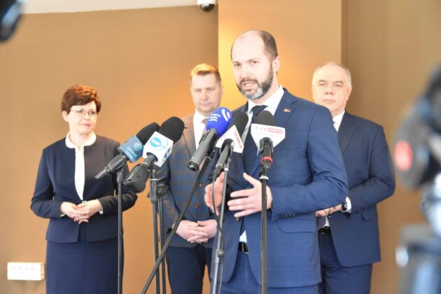 dsc 2773 Wicepremier Sasin i Minister Czarnek w Zamościu. Powstanie oddział przygotowawczy dla dzieci z Ukrainy.