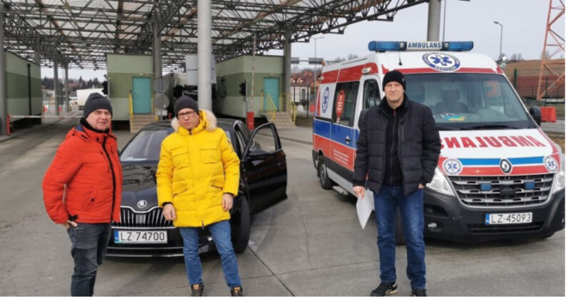foto Kilkanaście ton darów i karetka pogotowia dotarły do Żółkwi w Ukrainie
