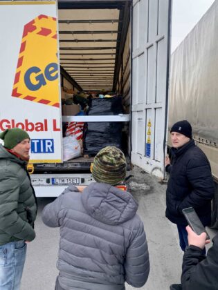 img 6863 Kilkanaście ton darów i karetka pogotowia dotarły do Żółkwi w Ukrainie