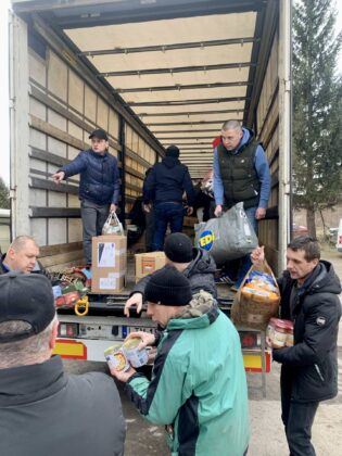 img 6932 Kilkanaście ton darów i karetka pogotowia dotarły do Żółkwi w Ukrainie