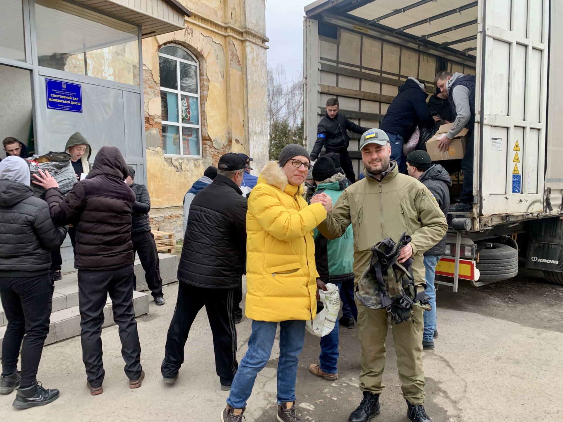 img 6982 Kilkanaście ton darów i karetka pogotowia dotarły do Żółkwi w Ukrainie