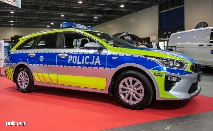 Prezentacja nowego oznakowania radiowozów polskiej Policji