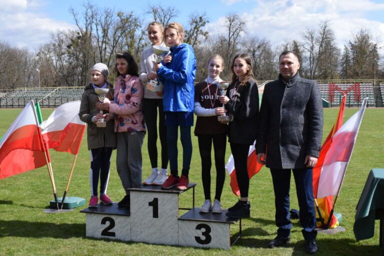 Uczniowie z Zamościa i powiatu rywalizowali w biegach przełajowych. Kto stanął na podium?