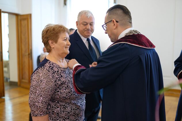 279097877 544292470610768 5402720926424460180 n ZAMOŚĆ: Przeżyli razem 50 lat. Dostali za to medale.