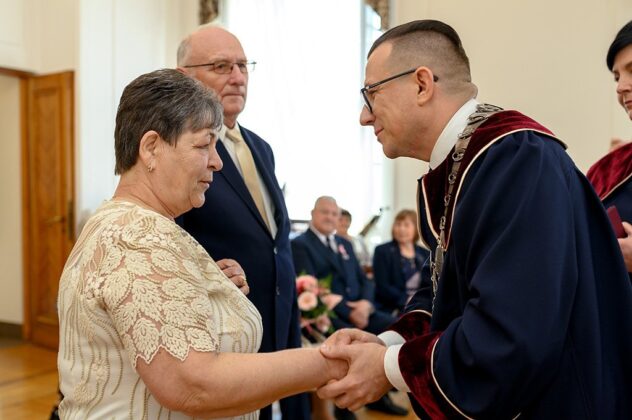 279253598 544292487277433 2520859484693400694 n ZAMOŚĆ: Przeżyli razem 50 lat. Dostali za to medale.