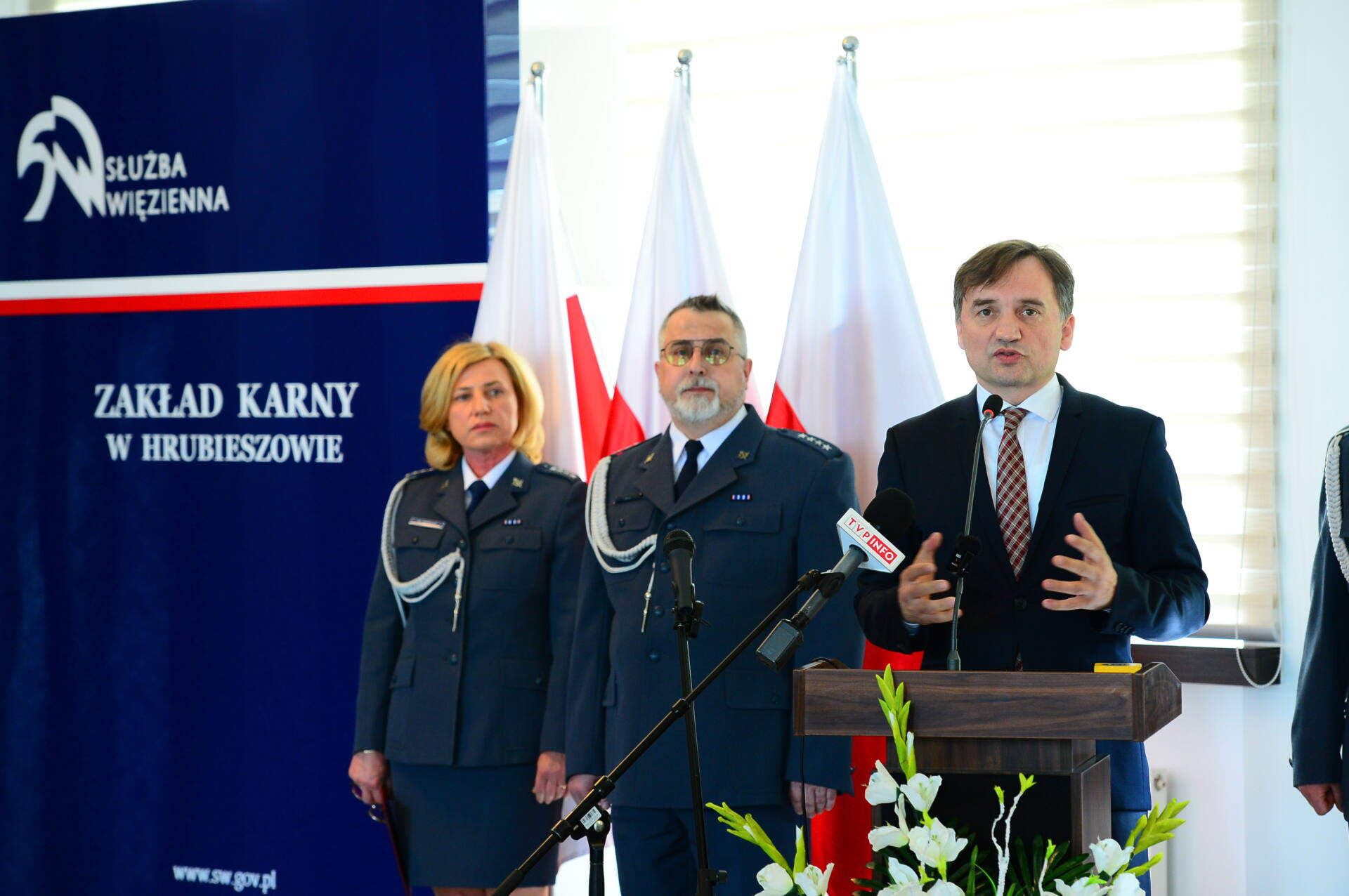 73400162 774b 4c78 a7a5 33a7089a90d0 Minister Ziobro wyróżnił funkcjonariuszy Służby Więziennej za pomoc uchodźcom z Ukrainy