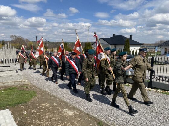 img 2 Upamiętniono 40. rocznicę śmierci mjra Józefa Śmiecha ps. „Ciąg" oraz poległych i zmarłych żołnierzy z jego oddziału.