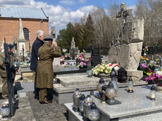 img 6 Upamiętniono 40. rocznicę śmierci mjra Józefa Śmiecha ps. „Ciąg" oraz poległych i zmarłych żołnierzy z jego oddziału.