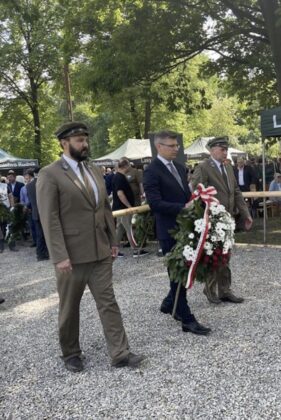 01a W lasach biłgorajskich upamiętniono  Nadleśniczego USOWA