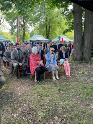 03 W lasach biłgorajskich upamiętniono  Nadleśniczego USOWA