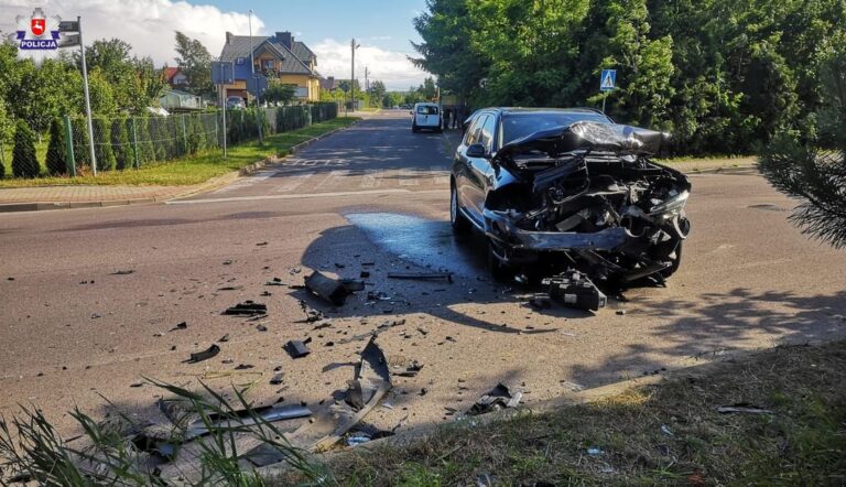 Kierowca BMW wymusił pierwszeństwo. Podróżująca hondą trafiła  do szpitala.