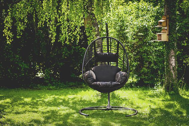 Fotel ogrodowy – przegląd najmodniejszych modeli tego sezonu