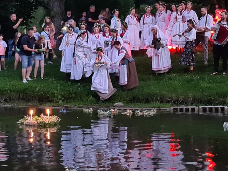 Noc Świętojańska w Parku Miejskim i konkurs na najpiękniejszy wianek.