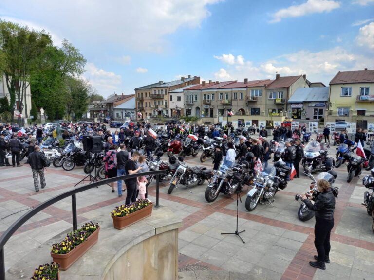 Trzydniowy zlot motocyklowy w Szczebrzeszynie. Parada, koncerty, pokazy.