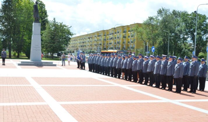 361 205763 g ZAMOŚĆ: Policjanci świętowali. Awansowano blisko 150 mundurowych.