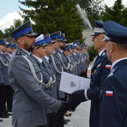 361 205764 g ZAMOŚĆ: Policjanci świętowali. Awansowano blisko 150 mundurowych.
