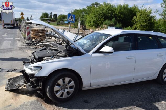 361 205908 ZAMOŚĆ: Audi zderzyło się z ciężarówką