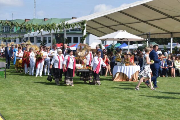 301026454 975375737197116 936420127972694872 n Dożynki w Miączynie. Były odznaczenia dla rolników, nagrody za wieńce i koncert zespołu PIERSI.