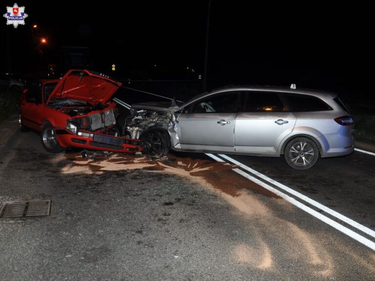 Czołówka forda i audi w Izbicy