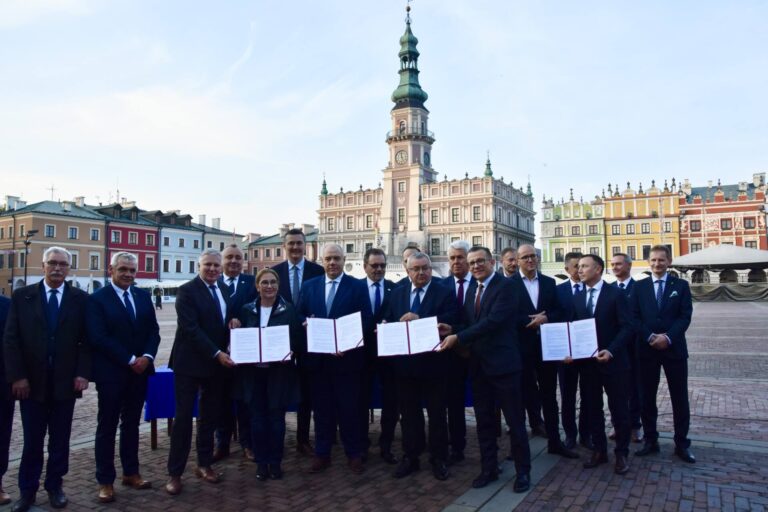 Umowa na budowę ekspresówki podpisana. Kiedy nią pojedziemy?