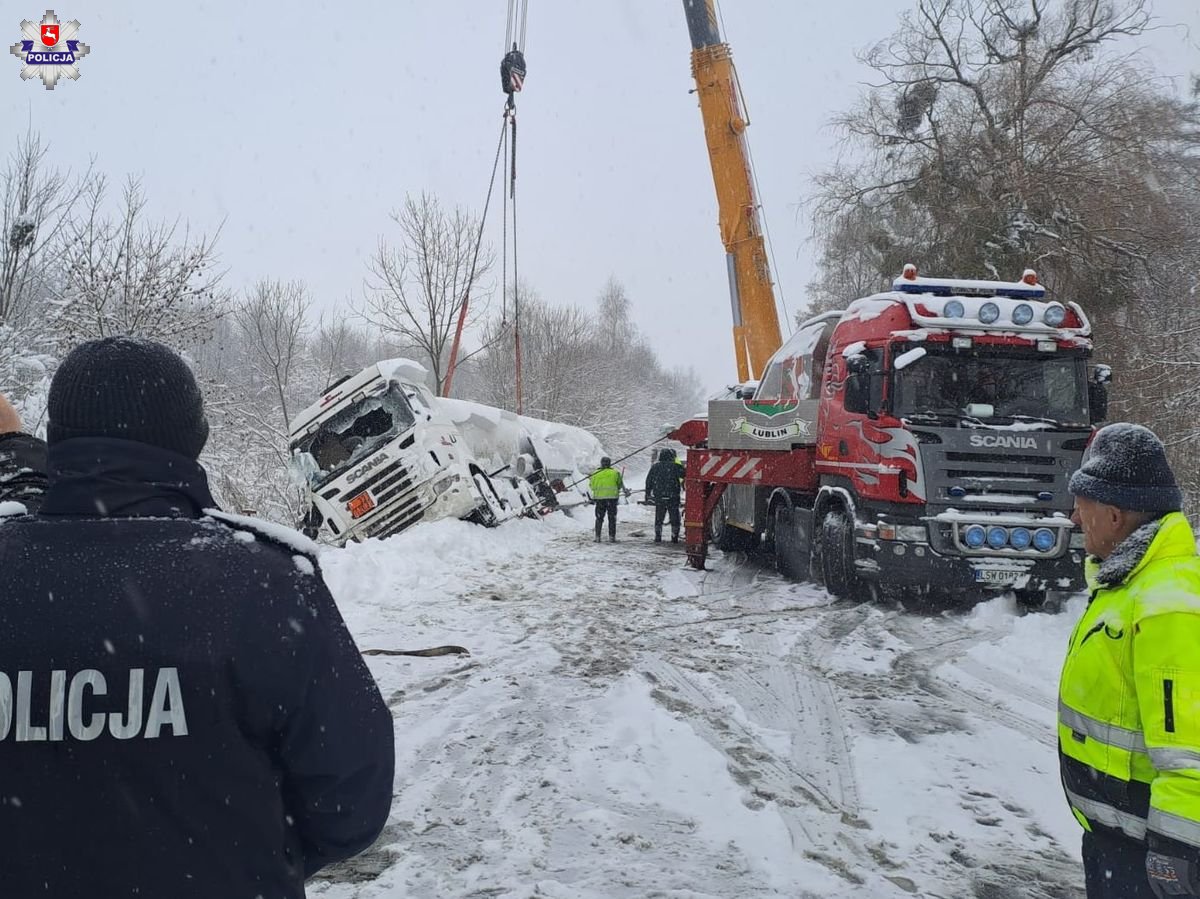 68 213055 Trudne warunki na drogach, zachowajmy czujność (ZDJĘCIA)