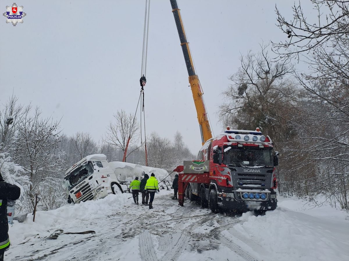 68 213056 Trudne warunki na drogach, zachowajmy czujność (ZDJĘCIA)