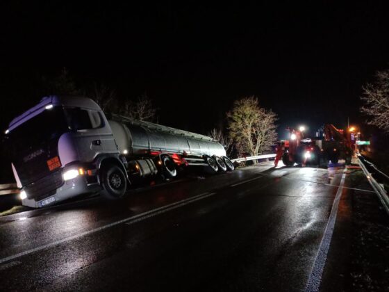 img20221227211439 Wypadek cysterny przewożącej 26 000 litrów oleju napędowego